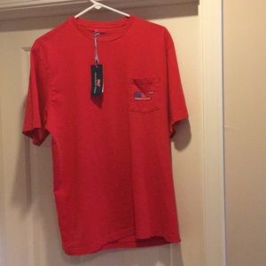 Red men’s medium USA vineyard vines tee